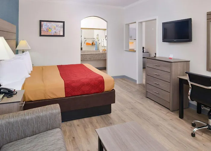Econo Lodge Inn & Suites Port Arthur Near Sabine Pass